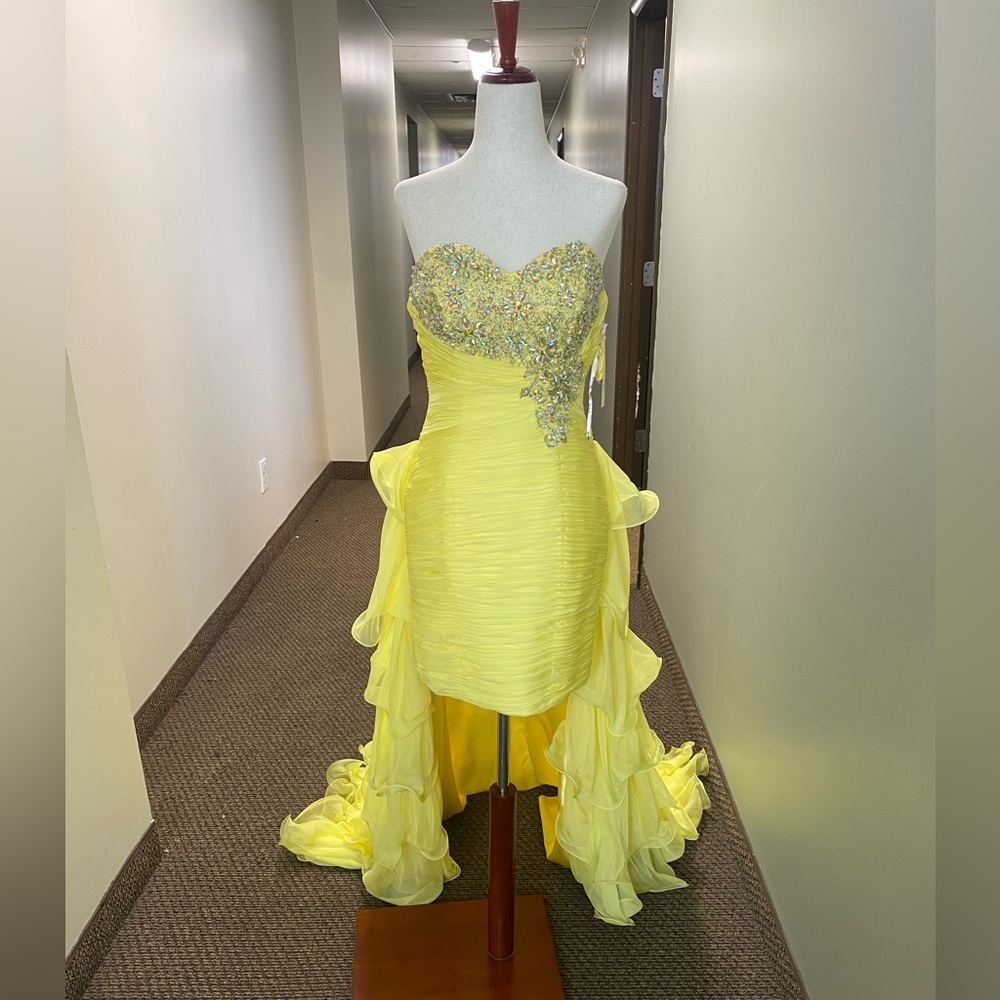 Elegant Yellow Strapless Evening Gown